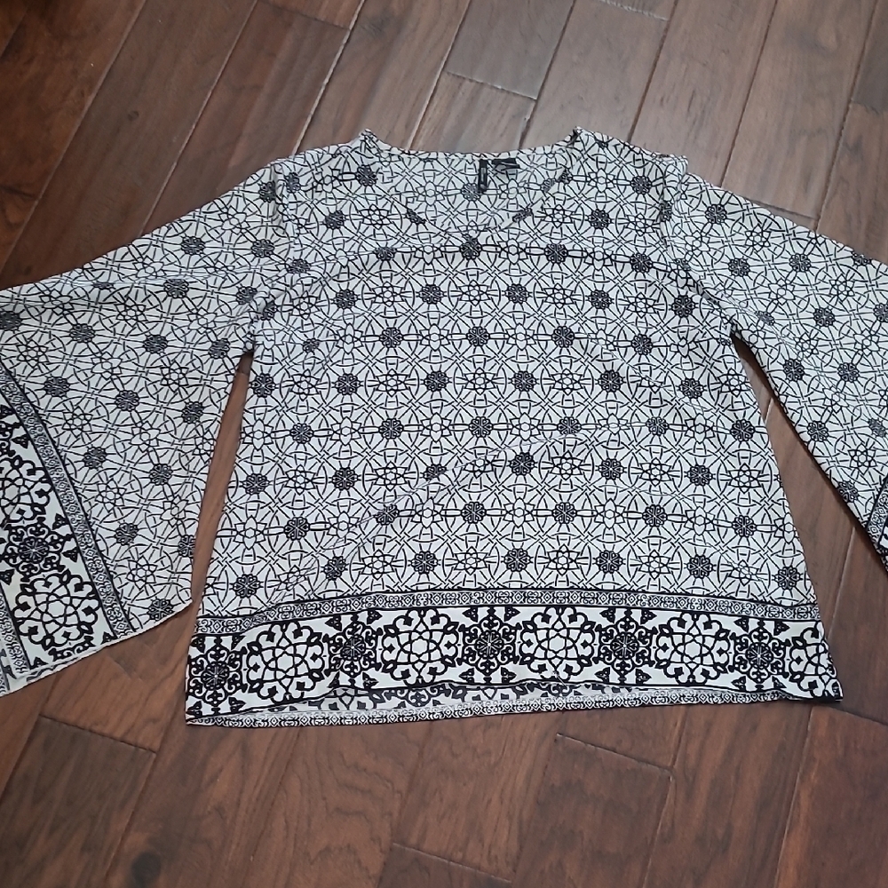 New Directions Black & White Blouse with Angel Wing Sleeves size 2X